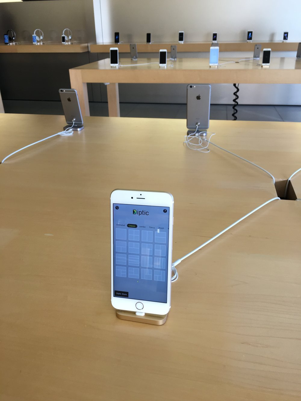 Apple Store Photo showing Diptic running on their iPhone