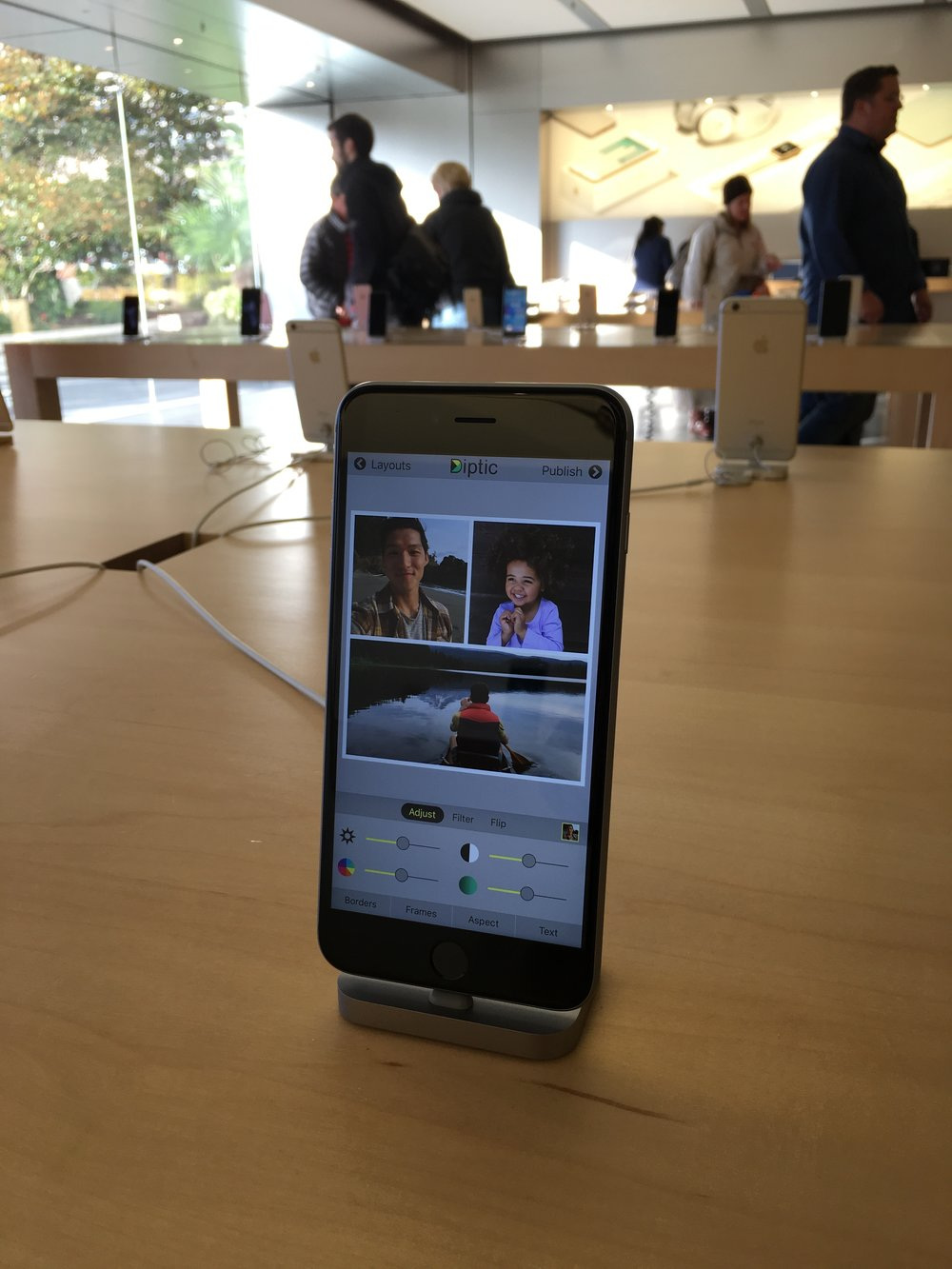 Apple Store Photo showing Diptic running on their iPhone